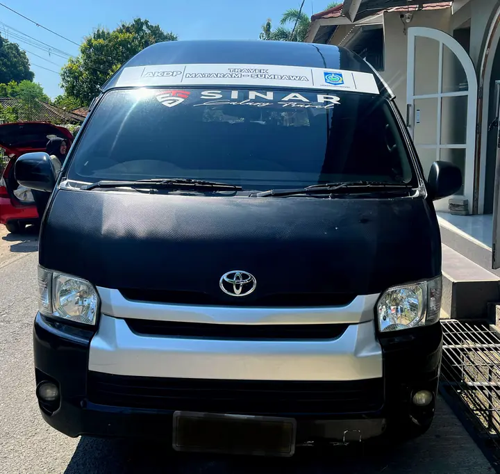 Hiace Commuter Business Class VIP · tampak depan