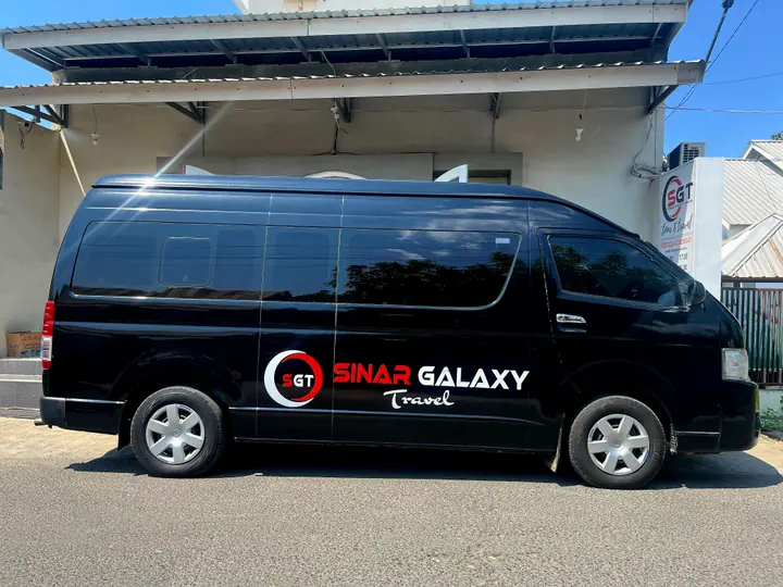 Hiace Commuter Business Class VIP · tampak samping kanan