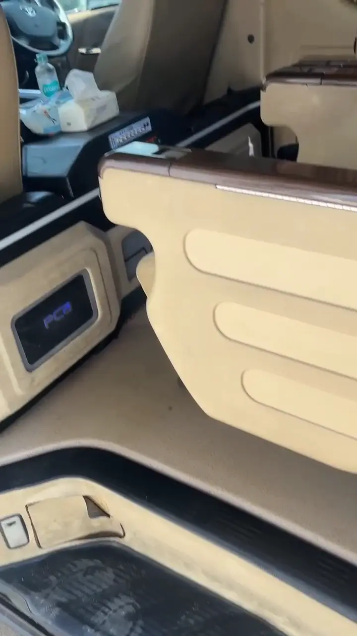 Interior Hiace Premio Business Class VIP